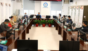 　疫情指揮中心召開第186次防疫會議，公布新增6名確診，案例分佈西莒3例、東引2例、南竿1例；累計共3628位病患康復解隔。（圖／文：曹重偉）