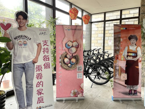 　北竿遊客中心「愛不囉嗦」特製馬祖限定禮盒超搶手，消費者買特產伴手禮又能兼做公益。（圖／文：陳鵬雄）