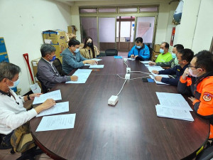 　東引「中流砥柱」附近水域日前發生釣客落海意外，連江縣消防局、東引鄉公所召開東引地區減少釣客意外事件暨火災預防精進會議，以強化地方機關組織災害緊急應變能力，落實防災工作。（圖：東引消防分隊）
