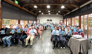 集結金馬兩地23位作家共同合著《島嶼時光》新書台北場發表會,盈滿濃濃的金馬島嶼文學風情。(圖:行政院金馬服務中心)