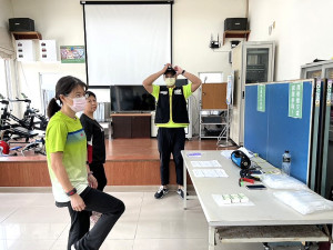 體育署新型態的科技體適能檢測,19日、20日百位鄉親接受檢測,透過科技更了解身體健康狀況。(圖/文:馮紹夫)