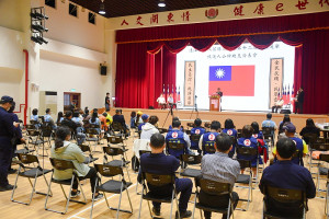 　連江縣第8屆縣議員暨第12屆鄉長候選人公辦政見發表會21日晚在介壽國中小禮堂舉辦。（圖／文：曹重偉）