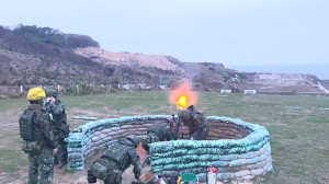 官兵於田澳靶場實施迫砲射擊。(圖:曾俊豪)