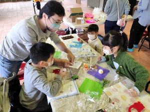 　清水社協推動親子共讀及親子手作課程，帶動起家庭與家庭成員彼此支持鼓勵，建立更深厚感情聯繫。（圖：清水社協）