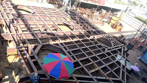 大坵橋水中橋墩基礎承台鋼套箱製作。