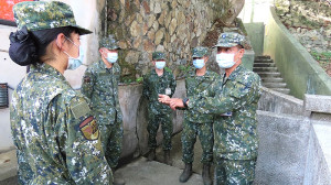 楊副參謀長指導單位接訓相關作為。(圖:張玄德)