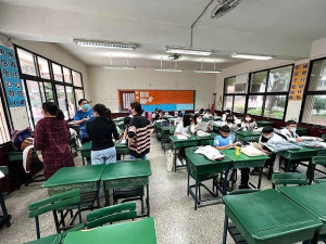 　111年度全國語文競賽決賽於新竹市登場，本縣代表團與全國好手同場競爭角逐、彼此切磋。（圖：教育處）