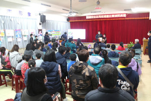 　南竿警察所舉辦111年交通安全在馬祖創意繪畫比賽頒獎典禮，鼓勵獲獎學子用心與努力。（圖／文：吳嘉榮）