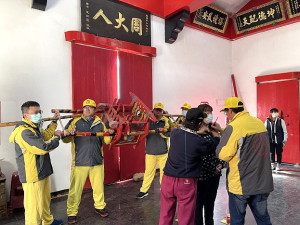 　馬祖擺暝文化祭越來越重視遊客互動體驗活動，橋仔神與人的鏈結和芹壁龍角峰祈夢最具代表性。（圖／文：陳鵬雄）