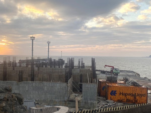 東莒猛澳候船室重建案持續進行中。(圖/文:蔡夢玲)
