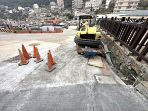 牛角村復興路(馬祖家扶中心大樓)前道路新設排水暗溝工程施作。(圖:宏旗營造公司)