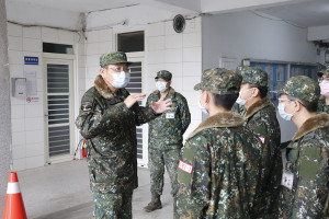 　馬副指揮官視導南竿後勤部隊。（圖：林家豪）