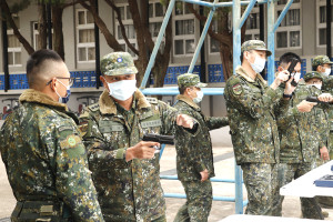 副參謀長楊上校主持機械訓練。(圖:林家豪)