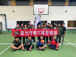 競賽後官兵實施合影。(圖:丁駿騰)