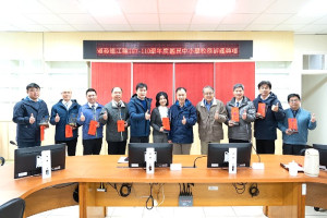 縣長劉增應為鼓勵學校團隊辛勤耕耘與默默付出,12日上午於縣府主管週報公開表揚,以玆激勵。(圖:教育處)