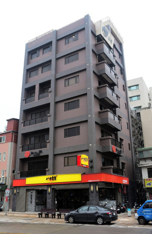 　地政局公告112年土地現值，各鄉無顯著波動，現值最高為南竿介壽廣場東側商業區八方雲集區塊，以每平方米17000元蟬聯地王寶座。（圖／文：曹重偉）