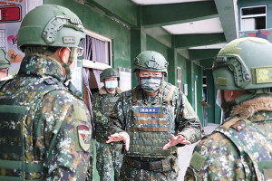 副指揮官視導混砲連。(圖:林承翰)