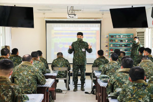 　參謀長實施作戰演練總結。（圖：林家豪）