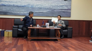 　東引鄉長、鄉代會主席、鄉民代表、村長一行27日與縣長王忠銘會面，就東引新的一年公共建設及鄉務發展等議題交換意見。（圖：民政處）