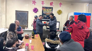 歡送2022,西莒各社區發展協會辦理跨年餐會,高歌暢飲,摸彩活動,大家嗨翻天!(圖/文:宋幸儒)