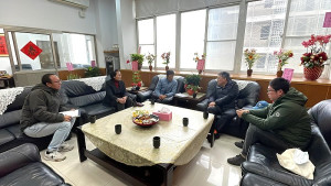 產發處處長林志豐4日專程拜會莒光鄉長陳樂禮,就產發處相關業務提出意見交流。(圖/文:宋幸儒)