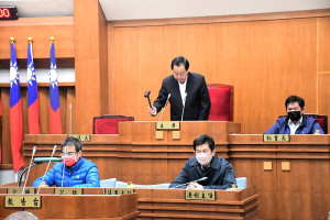 　連江縣議會第8屆第1次臨時會6日圓滿落幕，議長張永江提醒春節假期即將來臨，期許縣府妥善交通運輸規劃，讓鄉親都能開心過好年。（圖／文：曹重偉）