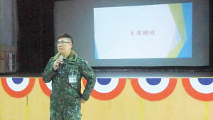 政戰處長徐中校實施座談總結。(圖:洪筱婷)