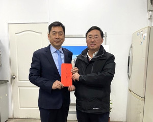 內政部次長陳宗彥抵馬關心警務,頒發嘉勉金給縣警局同仁,期勉相關單位加強跨域合作,共同維護小三通秩序。(圖:連江縣警察局)