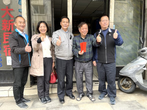 　縣長王忠銘向北竿鄉親拜年並發放春節慰問金。（圖／文：陳鵬雄）