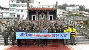 　莒光鄉112年度年終大掃除12日正式啟動，鄉公所在各村設置臨時性垃圾堆置點，呼籲鄉親務必妥善做好垃圾分類工作。（圖／文：宋幸儒）