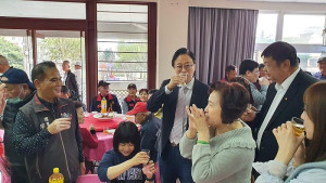 桃園市馬祖同鄉會2022歲末年終感恩聯歡餐會熱鬧歡愉,桃園市長張善政、立委陳雪生等到場致意同樂。(圖:桃園市馬祖同鄉會)