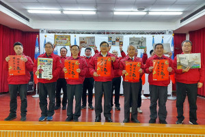 春節到來,消防局加強安全宣導,提醒民眾不要忘記防火防災的重要性;局長曹典鈺暨全體同仁祝大家玉兔迎新年,用火好安全。(圖:連江縣消防局)