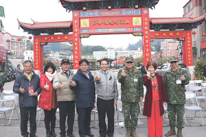 　縣長與指揮官於活動後合影。（圖：林家豪）