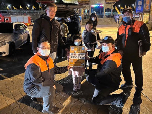 時值春節元宵,廟宇與鄉親都施放鞭炮煙火慶祝,消防局已通知所轄各分隊持續稽查各商家是否販賣符合標識及儲存量,確保施放安全。(圖:連江縣消防局)