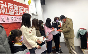 東莒社區發展協會2023年於大年初一舉行賓果活動。(圖/文:蔡夢玲)