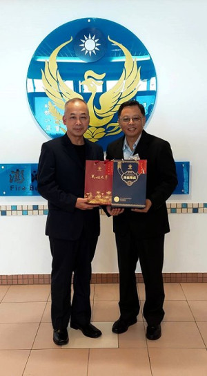 消防局副局長王傳龍一行赴澎湖縣消防局參訪,推動離島勤業務交流,受到澎湖消防局長許文光熱情接待。(圖:連江縣消防局)