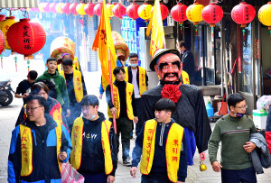 　東引鄉「白馬尊王」祈福遶境今天登場，6日先行「清道」，為連續3天的迎神慶典活動打頭陣。（圖／文：陳其敏）