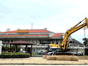 　元宵過後北竿航空站停車場興建工程展開，施工期間對塘岐地區停車帶來影響。（圖／文：陳鵬雄）