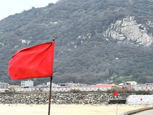 戰旗飄揚。（圖與文：陳鵬雄）