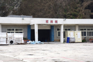 　東引中柱港隸屬軍方的候船室，進行環境空間整建改善，營造軍民共用的候船與遊憩空間。（圖／文：陳其敏）