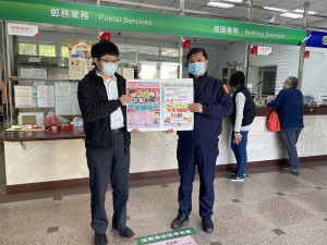 北竿警察所為加強宣導,所長陳登健拜會北竿郵局經理廖彥博,希望共同防堵詐騙事件。(圖:北竿警察所)