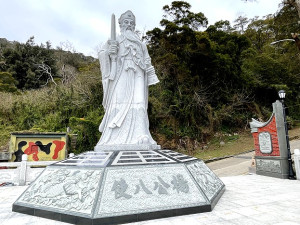 　后澳鄉親籌建楊公八使紀念園區巨石神像及周邊設施，民間捐款金額在今年元宵時已達1千1百多萬新台幣。（圖／文：陳鵬雄）
