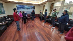 馬祖民宿發展協會同仁拜會縣長王忠銘,討論2023亞太高峰論壇暨全國民宿聯合會相關事宜。(圖:連江縣政府)