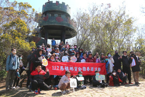 　馬祖地質公園官帽山春遊活動進行馬祖地質及生態導覽，讓參與者親近馬祖在地生活故事、地質特色及動植物生態。（圖／文：吳嘉榮）