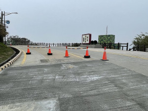 　環島北路截流系統地下管路更改部份路段已回復，馬拉松賽事前可先行開放使用。（圖／文：陳鵬雄）