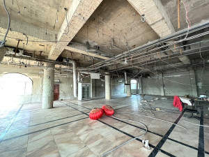 神農山莊展開內部拆除工程,戴勝通投入億元資金翻新,到今年底前旅館是停業狀態。(圖/文:馮紹夫)