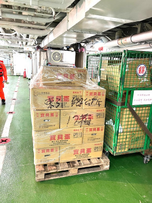 解決缺蛋問題,農委會首批2萬顆雞蛋6日晚間運往馬祖救急,各鄉今日辦理配售。(圖:產發處)