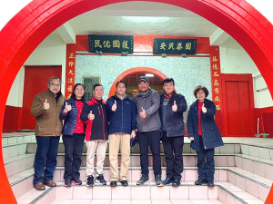 　縣長王忠銘率縣府團隊10日至東莒各廟宇上香祈福。（圖／文：蔡夢玲）