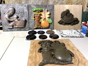 　橋仔媳婦原型雕塑藝術家連彩霖，結合橋仔神仙村意象展開天地爐雕塑設計，為一村一特色注入多元色彩。（圖／文：陳鵬雄）