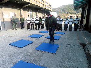 　單位新進人員共同參與團康活動。（圖：連苡淞）